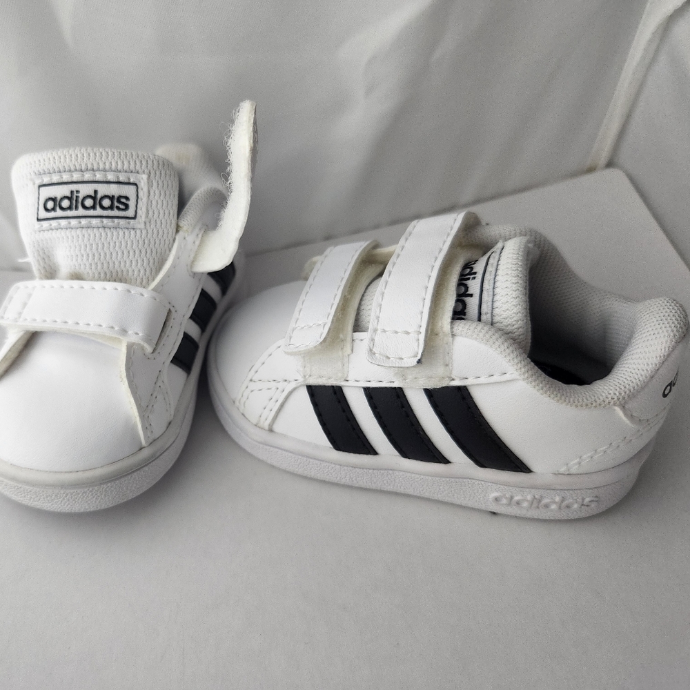 adidas Unisex-Child Grand Court Tennis Shoe